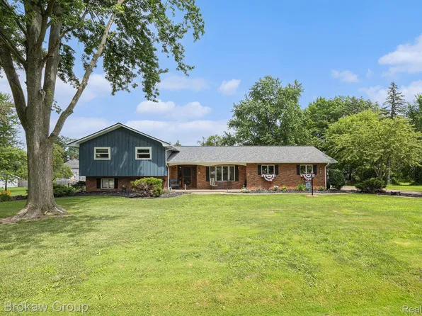 420 N Neeper St, Capac, MI 48014