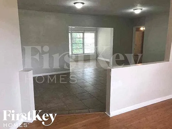 14300 Iroquois Ave — Photo 3