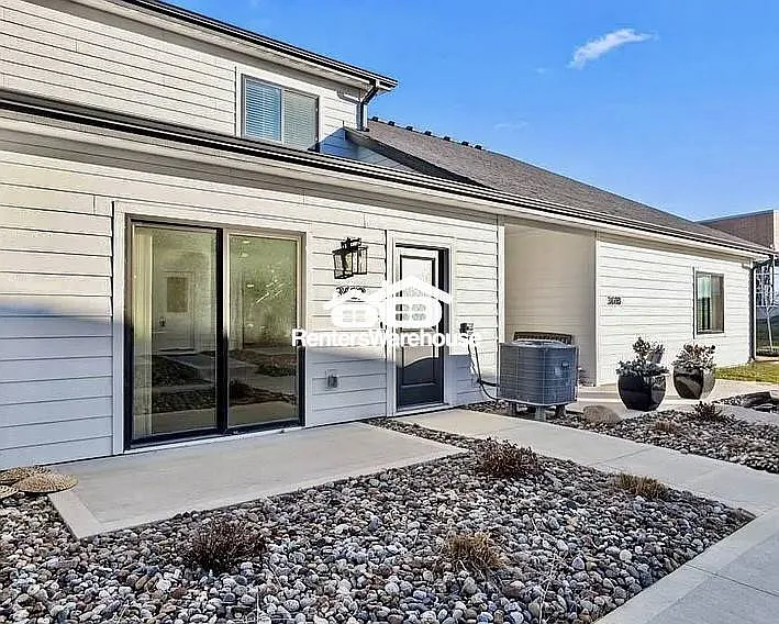 3 Bedroom Townhouse — Photo 2