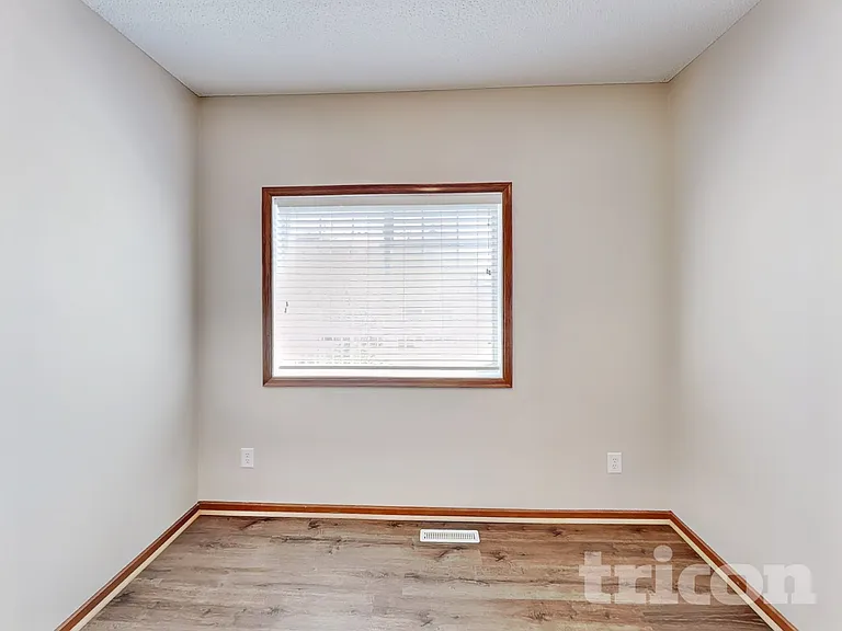 7712 Lachman Ave NE — Photo 5