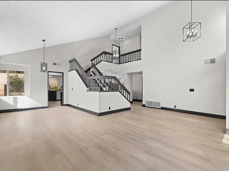 120 Sandpoint Ln — Photo 2