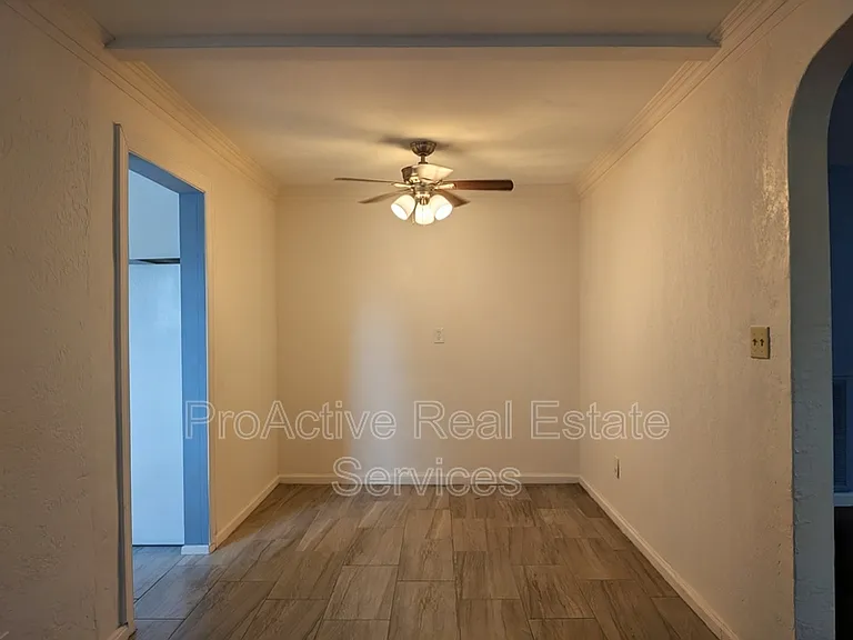 9421 Phillip Ave — Photo 5
