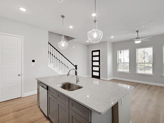 5th image of 299 Colusa Dr