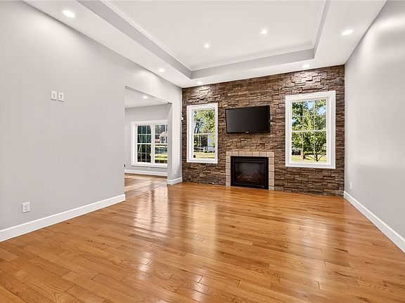 4th image of 626 Brookstone Bnd