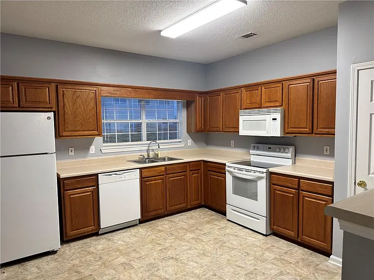 2468 Brianna Dr — Photo 4
