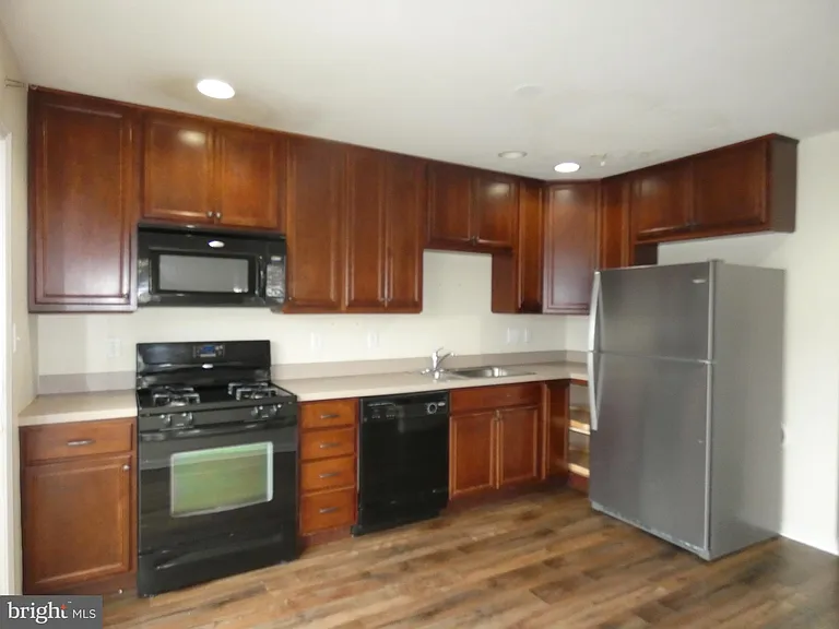2105 Lexington Mews — Photo 13