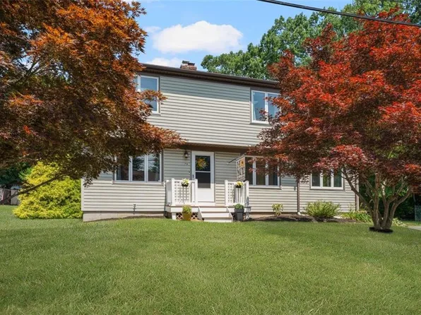 70 Country Hill Rd, Cumberland, RI 02864