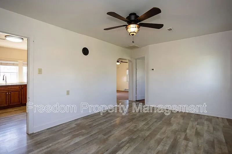 2 bed, 1.0 bath, 882 sqft, $1,900 — Photo 2