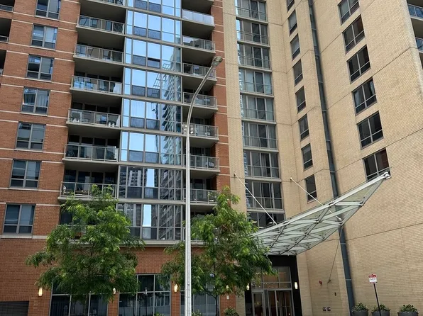 420 E Waterside Dr, Chicago, IL