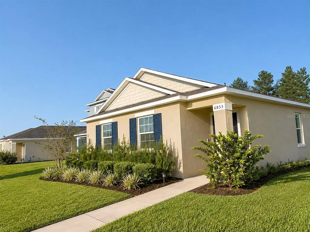 4 bed, 2.0 bath, 1720 sqft, $2,450 — Photo 3