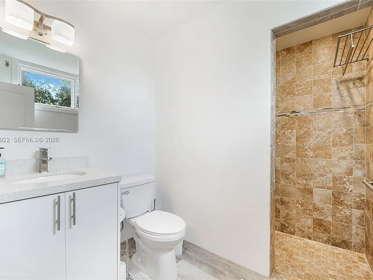 2449 S Bayshore Dr — Photo 19