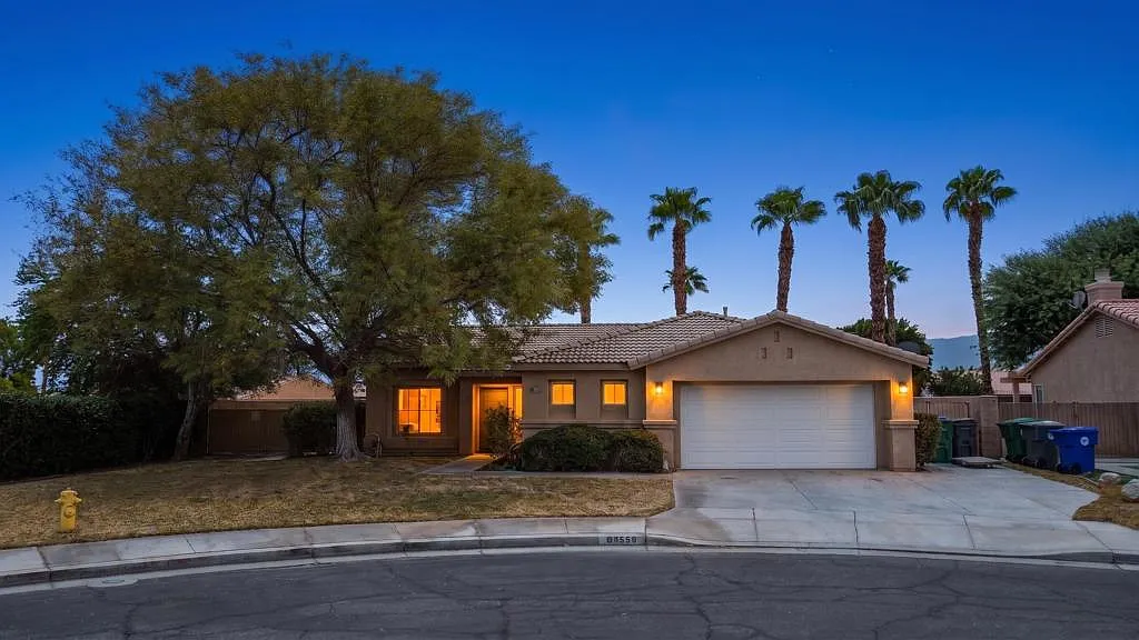 4 bed, 2.0 bath, 1577 sqft, $3,000 — Photo 1