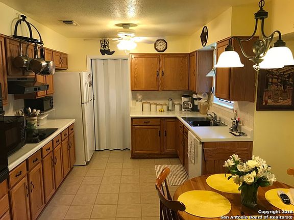 2nd image of 2522 Lake Louise Dr