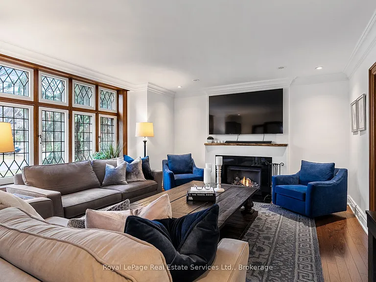 28 Thompson Ave — Photo 13