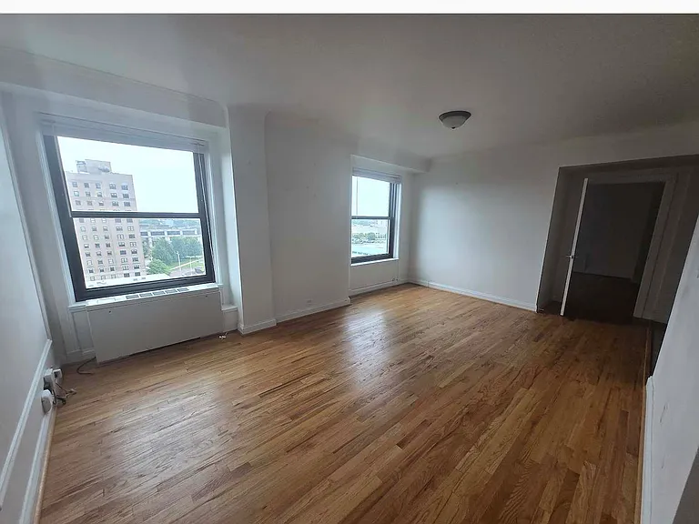 15 E Kirby St — Photo 7