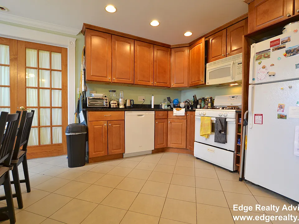 14 Sutherland Rd #3