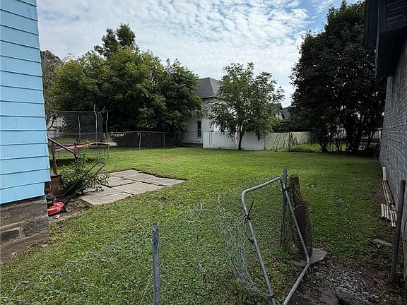 5th image of 402 Spaulding St