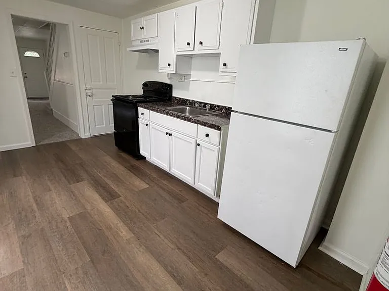 398 Valley Rd — Photo 3