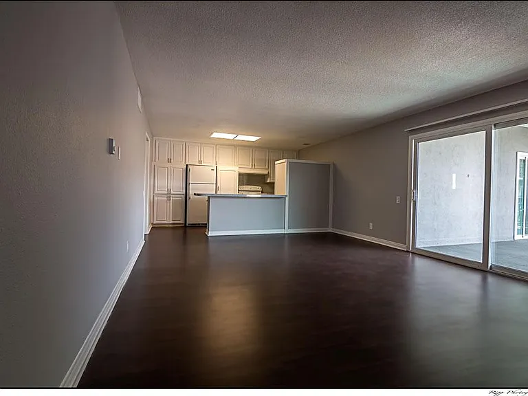 1001 Melrose Apartments — Photo 5
