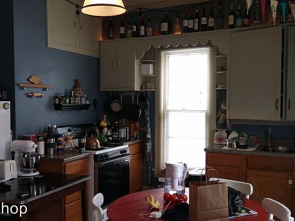 5th image of 213 Melbourne St #A
