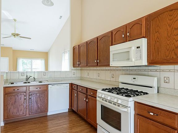 5th image of 2743 W 83rd Ln