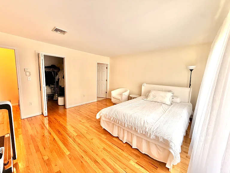 372 Chestnut St — Photo 10