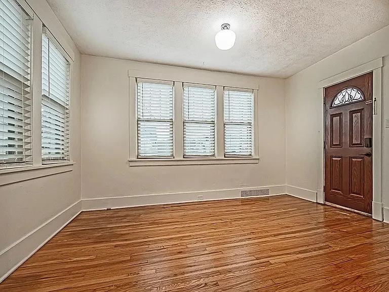 105 Shady Dr W #4 — Photo 6