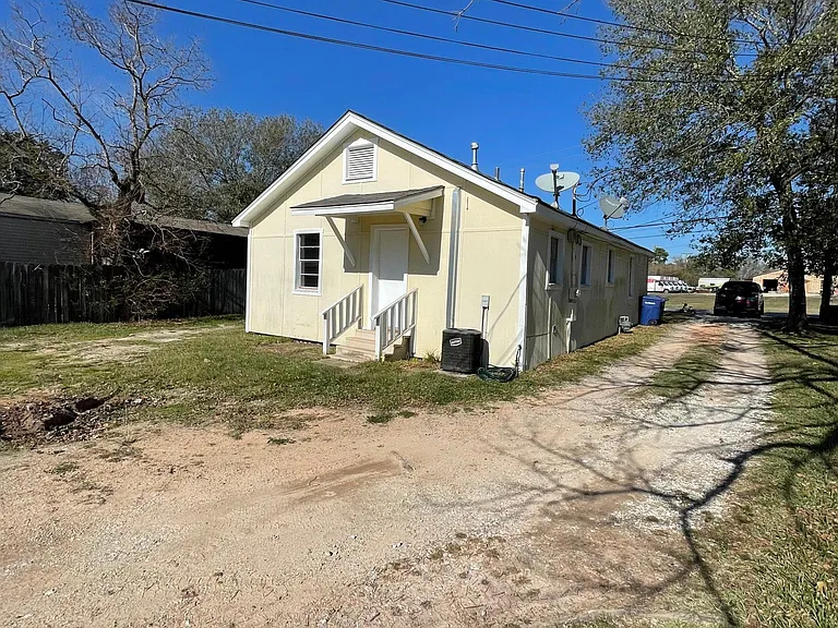 363 State Highway 75 N — Photo 2