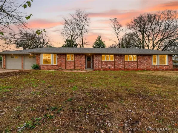 2318 Dorchester Dr, Bartlesville, OK 74006