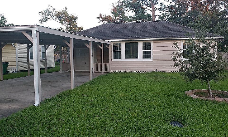 Front Yard at 207 Farrer St
