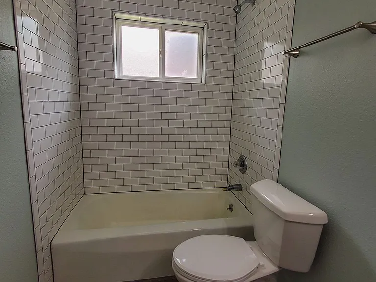 1117 E Parker St — Photo 13