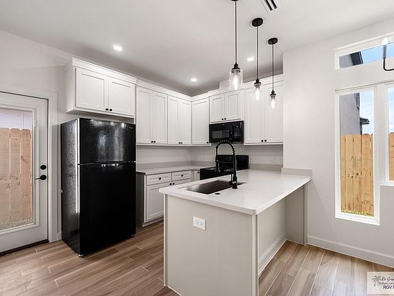 4th image of 3601 Hidalgo St #A-2