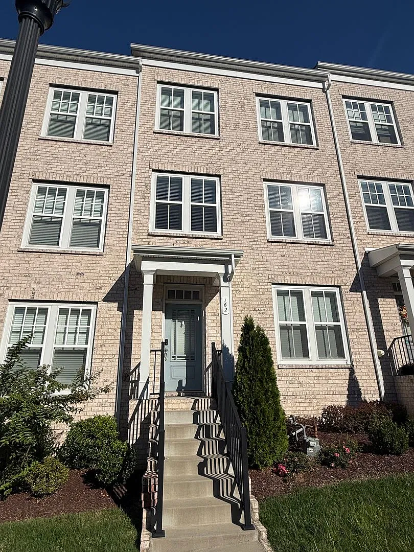 Spacious 3-Bedroom Townhome in Burkitt Commons with 2-Car Garage! — Photo 2