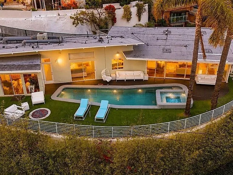 8411 Hollywood Blvd — Photo 30