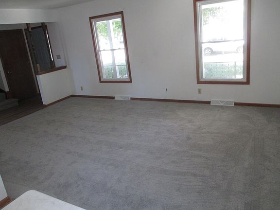 4th image of 1339 S 116th St #Townhouse