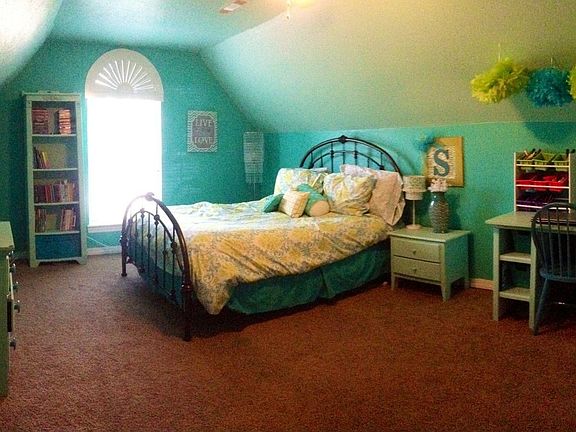 Bonus Room (upstairs)