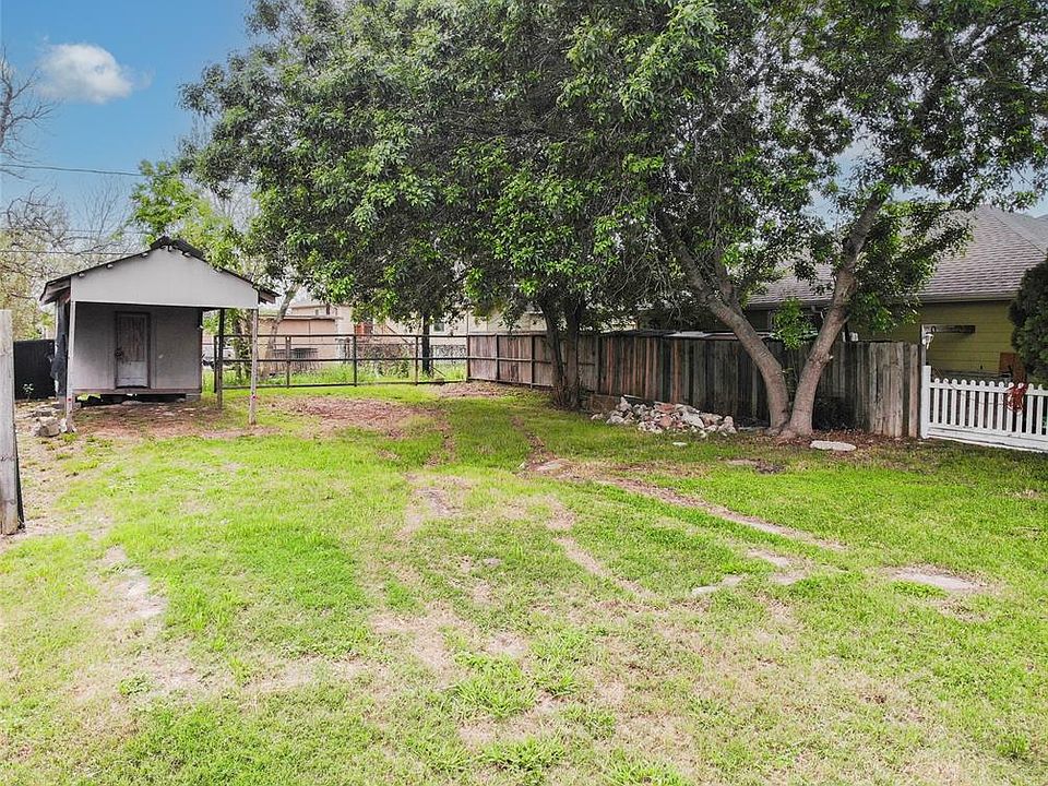 1st image of 418 Texas St