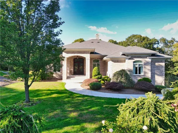 51 W Ridge Dr, Tiverton, RI 02878