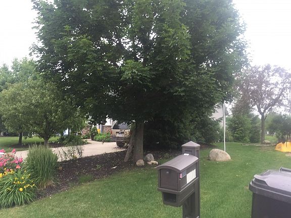 2nd image of 1482 Woodfield Dr