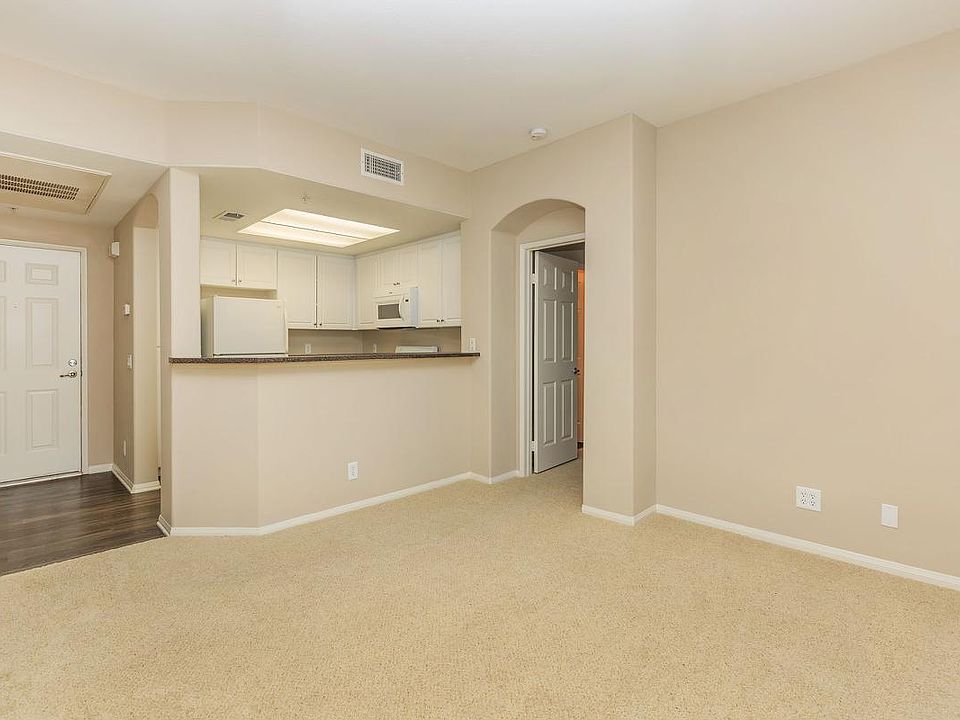 2nd image of 2953 Virginia St