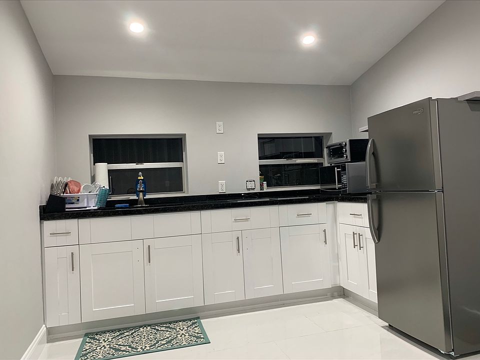 1st image of 121 N 52nd Ave #2