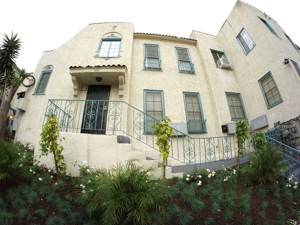 2nd image of 542 S Coronado St