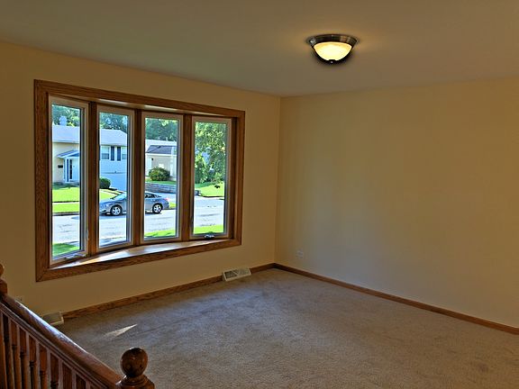 2nd image of 869 Bonniebrook Ave