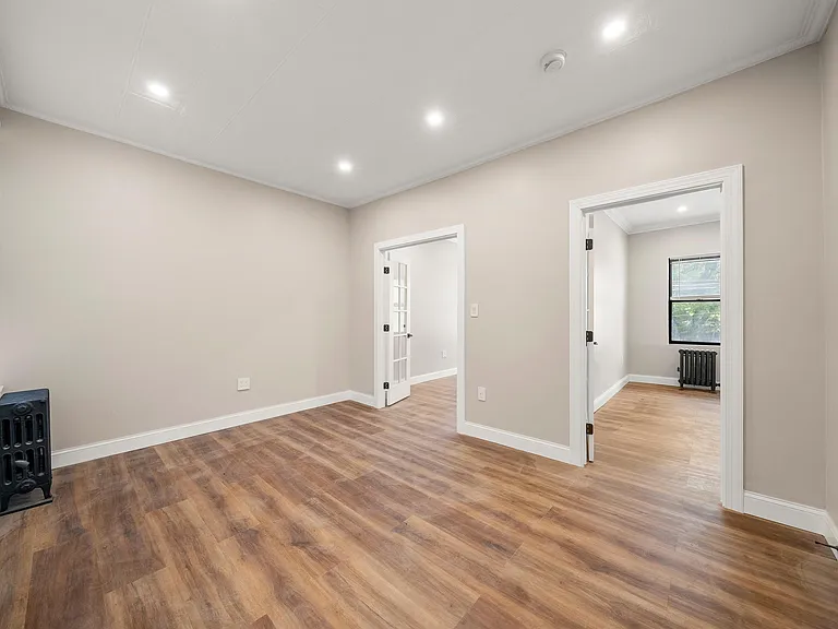 219 Mallory Ave #2 — Photo 5
