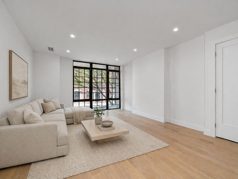 1st image of 31-27 Crescent St #2