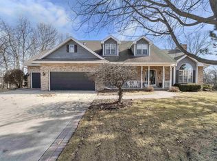 5842 Persimmon Dr, Fitchburg, WI 53711