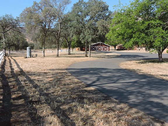 Paved Driveway to Home/Garag