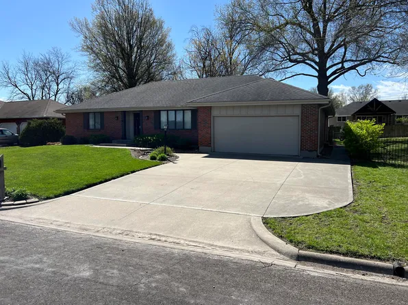 16 E Black St, Marshall, MO 65340