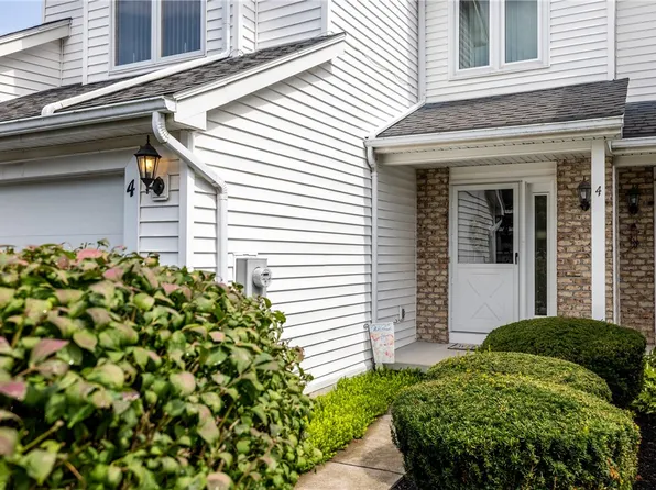4 Triton Ct, Fairport, NY 14450