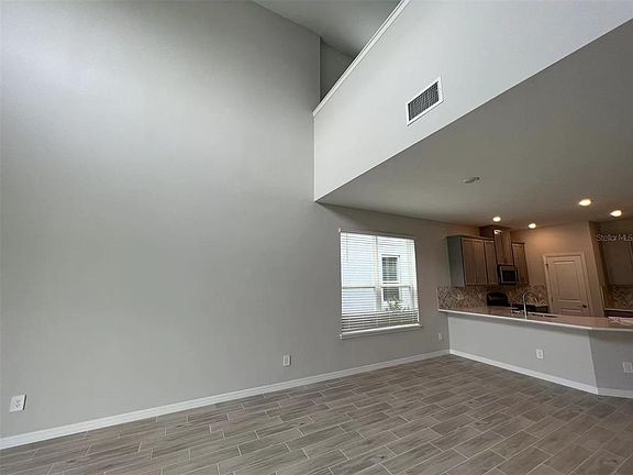 3rd image of 1085 Pandora Ave